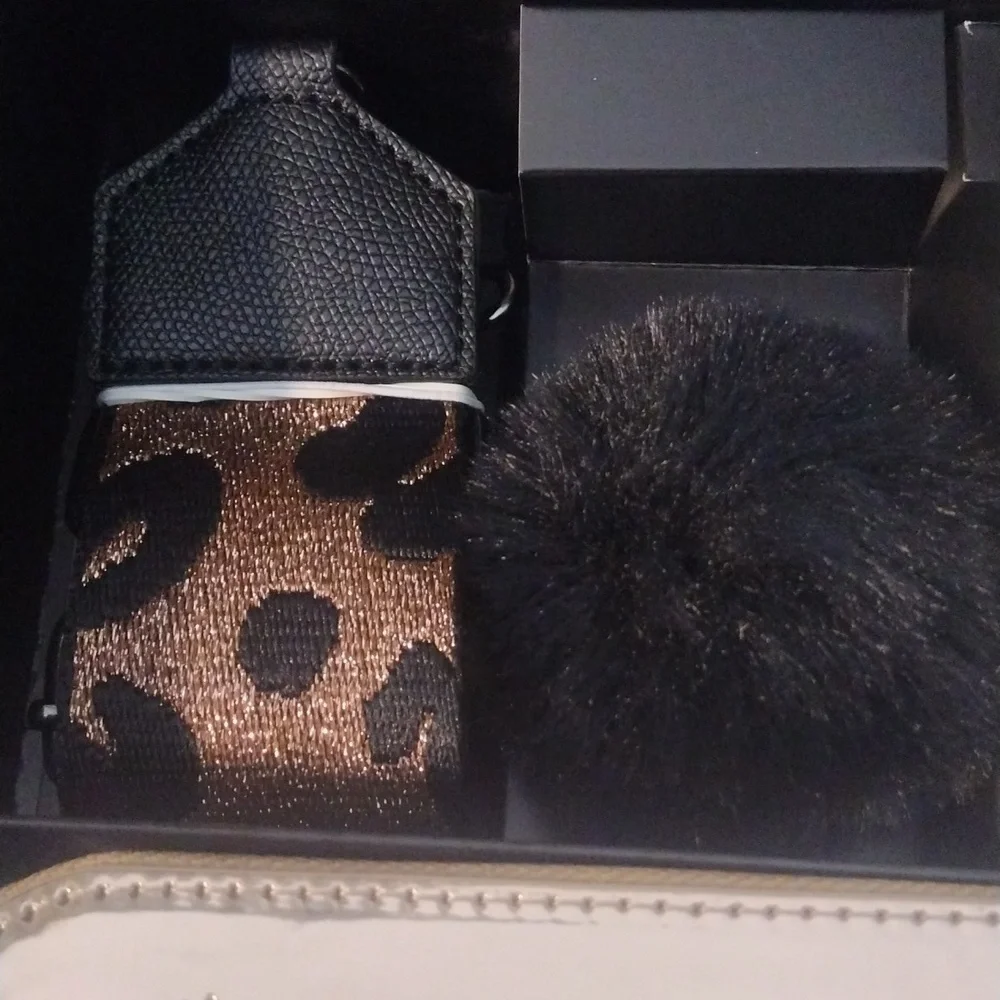 No boundaries Camara crossbody bag and card holder w\strap nwt - Picture 2 of 7